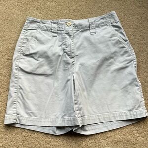 Talbots Women’s Light Khaki Chino Shorts - Size 6 - VGUC - Stretch